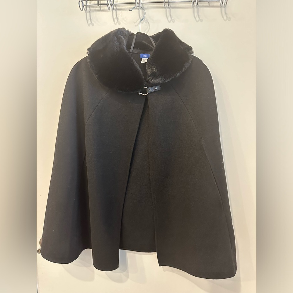 Black cape with faux fur trim